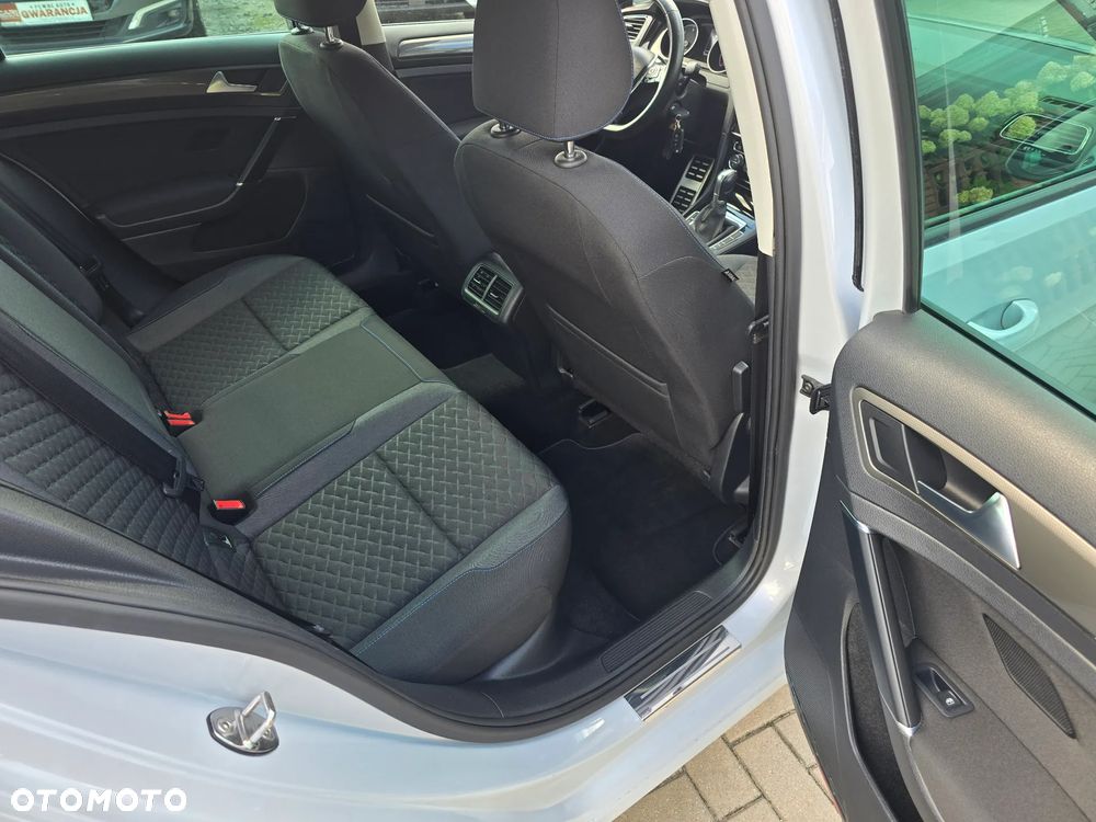 Volkswagen Golf - 10