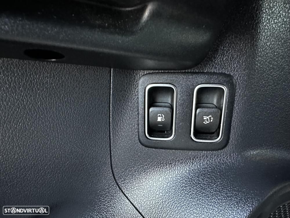 Mercedes-Benz GLA 250 e 8G-DCT Progressive - 17