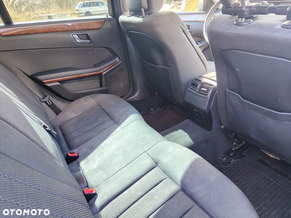 Mercedes-Benz Klasa E 300 CDI DPF BlueEFFICIENCY 7G-TRONIC Elegance - 19