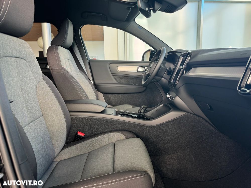 Volvo XC 40 B3 AT FWD MHEV Plus Dark - 9