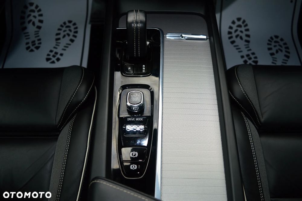 Volvo XC 60 B4 D AWD Geartronic RDesign - 36