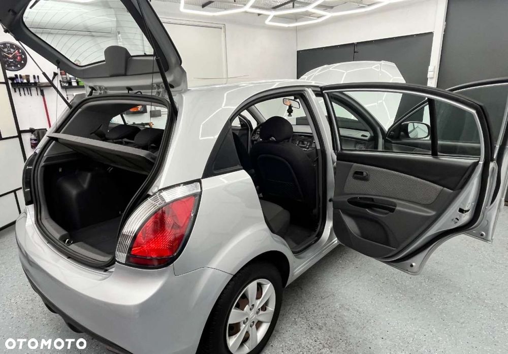 Kia Rio - 31