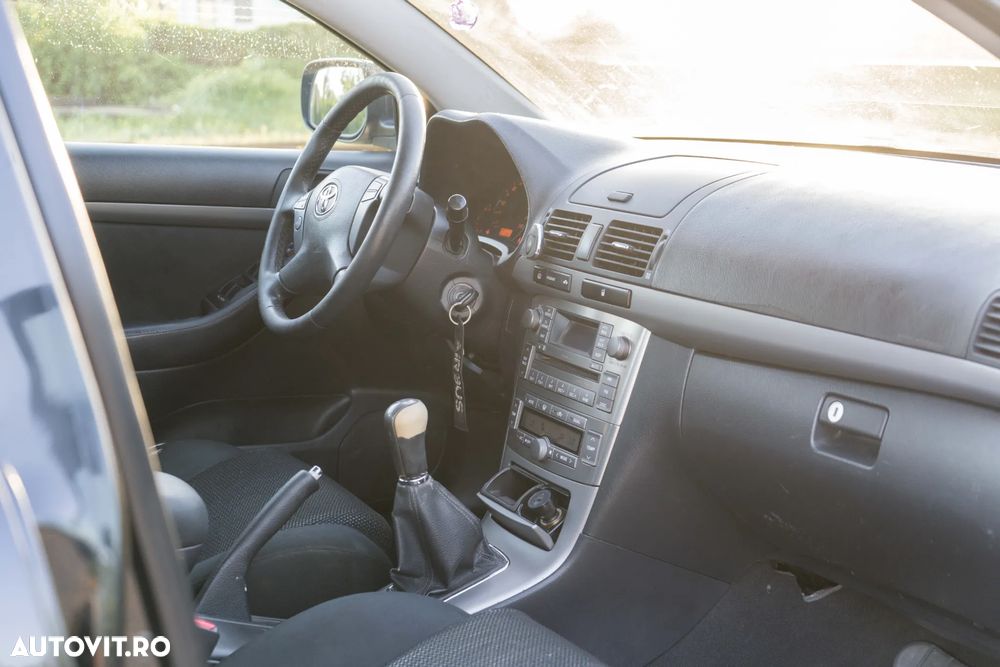 Toyota Avensis 1.6 Comfort - 18