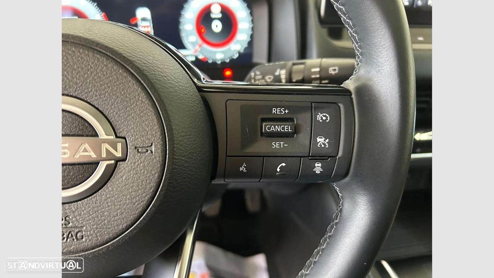 Nissan Qashqai 1.3 DIG-T N-Connecta LED+TT+SKY - 17