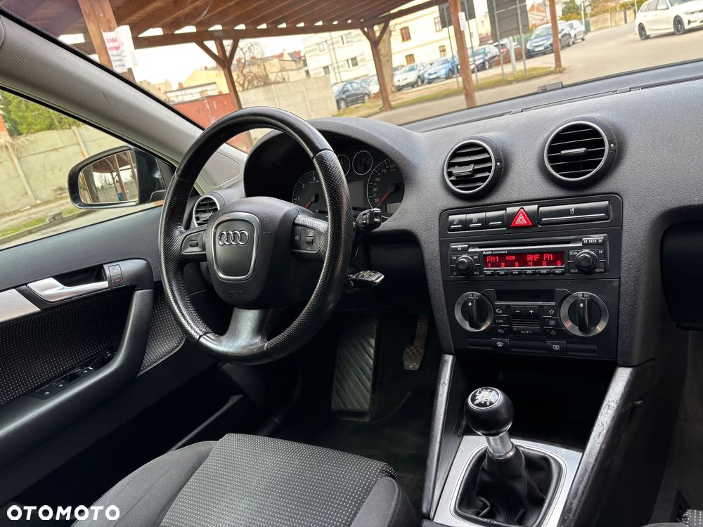 Audi A3 Sportback 2.0 TDI DPF Ambiente - 17