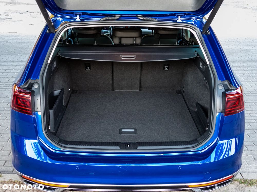 Volkswagen Passat Variant 2.0 TDI SCR DSG 4Motion Elegance - 13