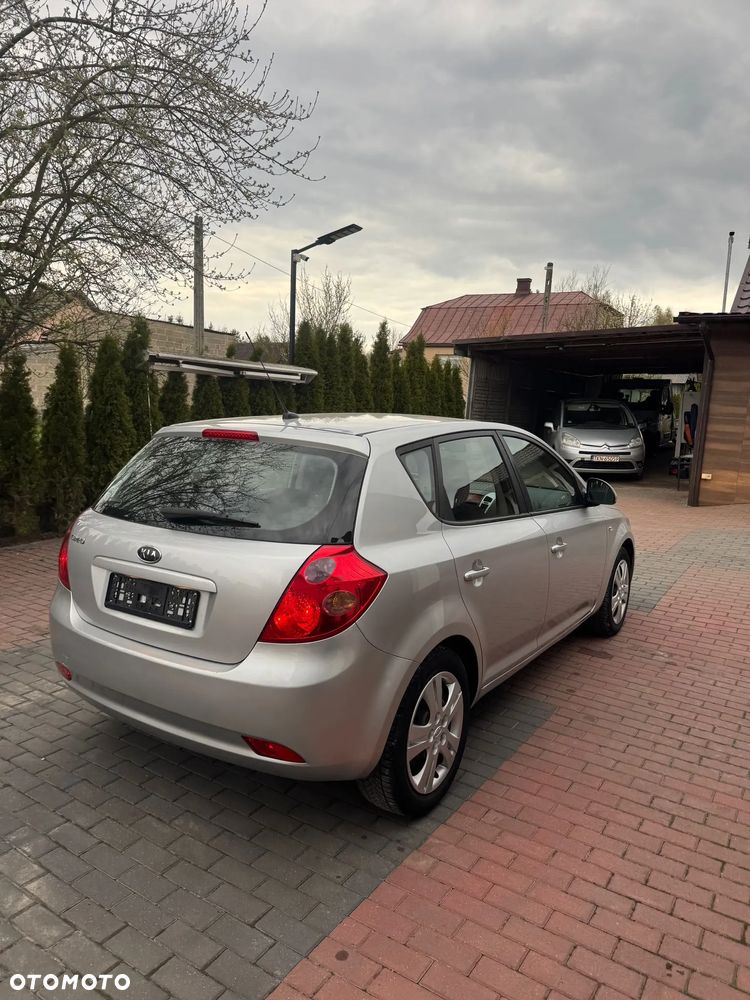 Kia Ceed - 4
