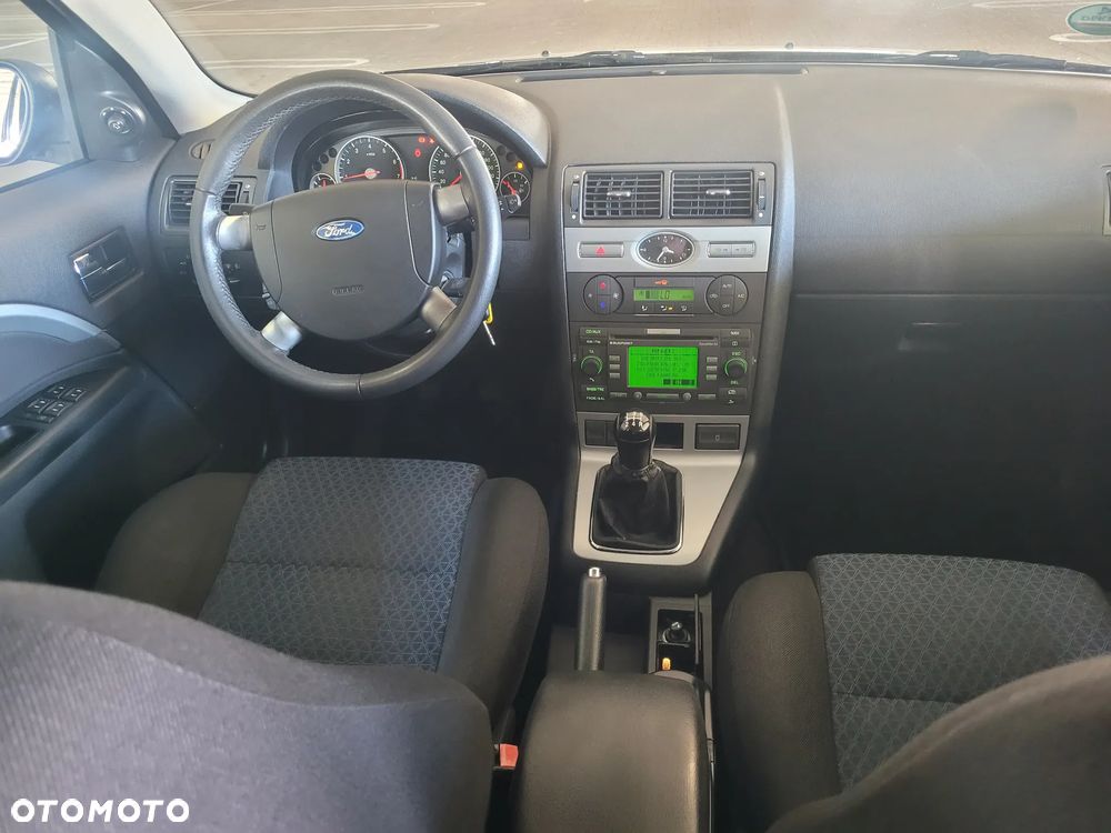 Ford Mondeo 1.8 Futura X - 12