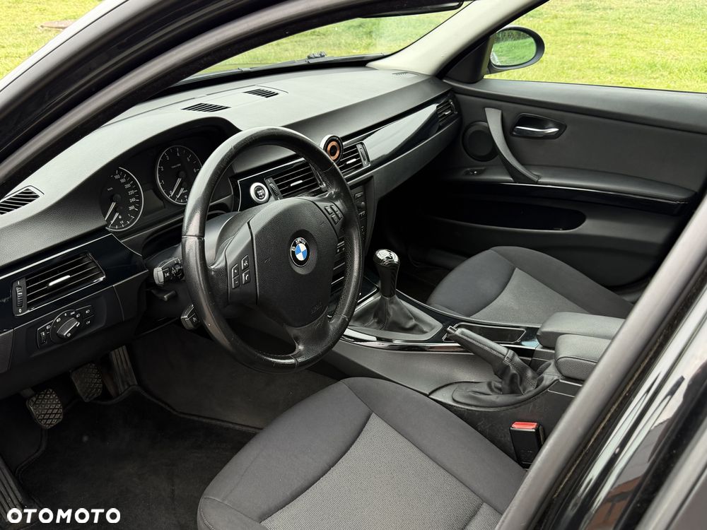 BMW Seria 3 318i - 7