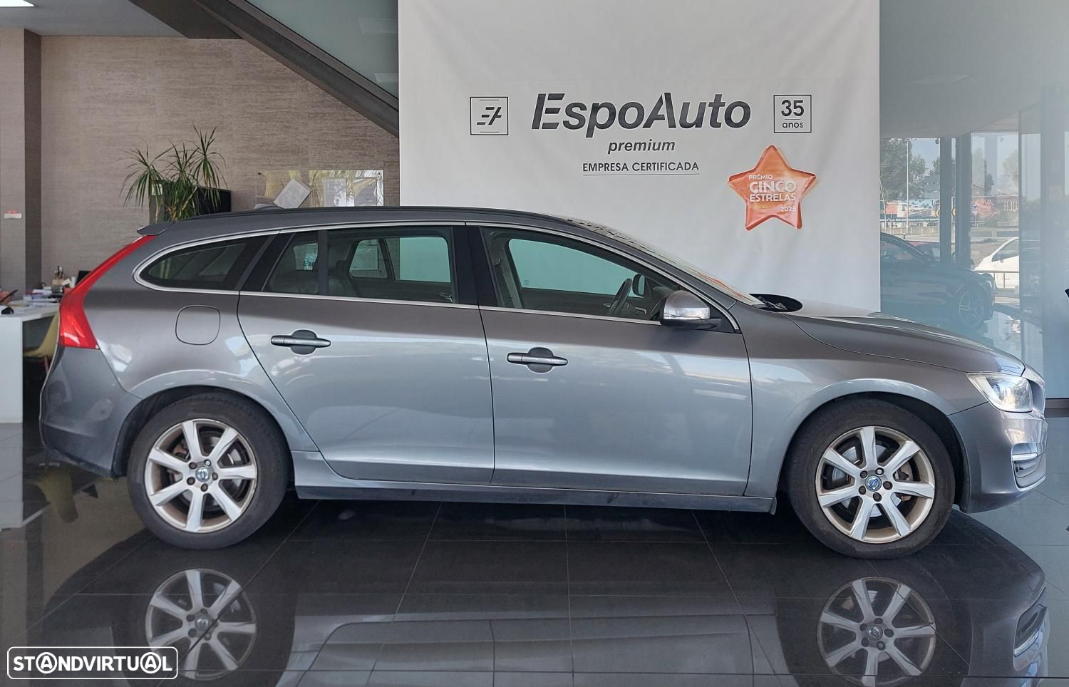 Volvo V60 2.0 D2 Momentum - 2