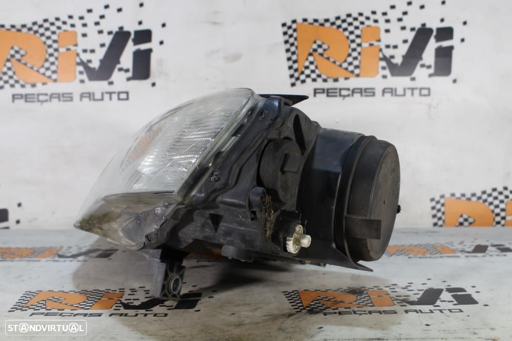 Ótica / Farol Esquerdo Volkswagen Passat (3C2)  3C0941005ad / 89316410 - 9