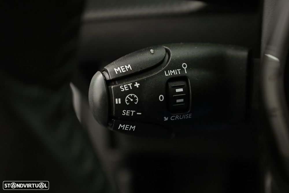 Peugeot e-2008 50 kWh Allure - 18