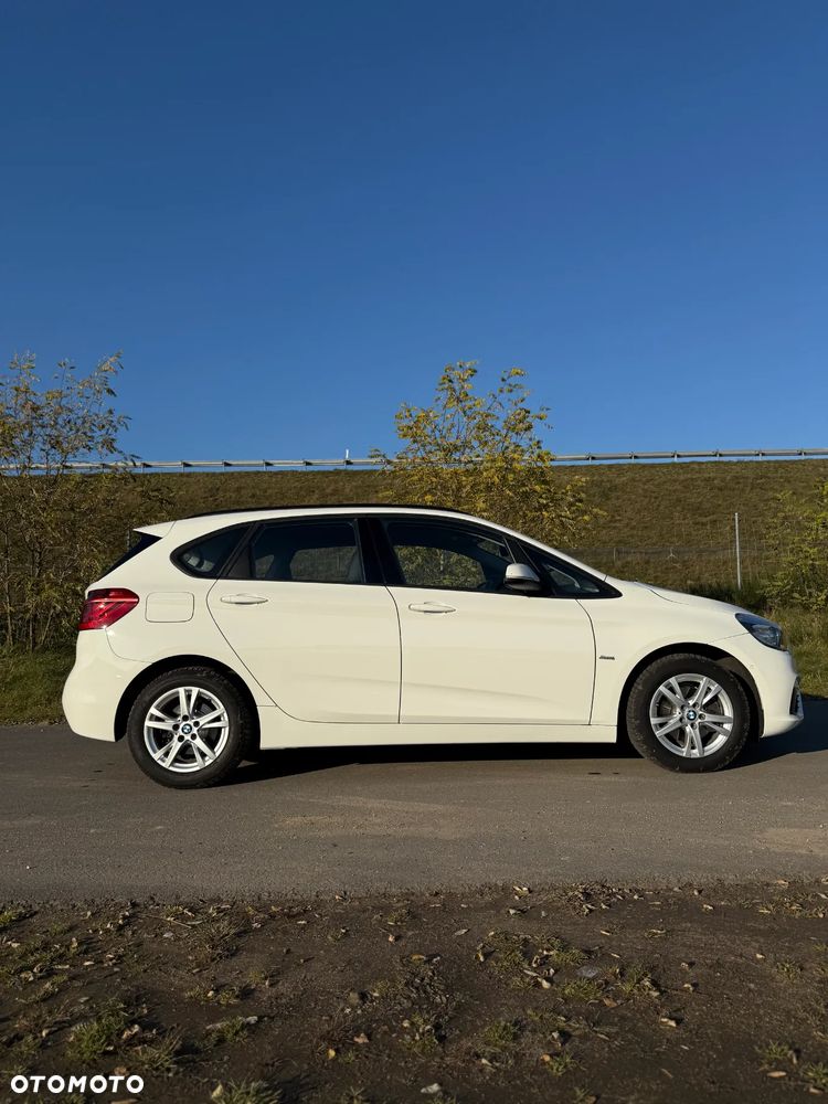 BMW Seria 2 218d - 9