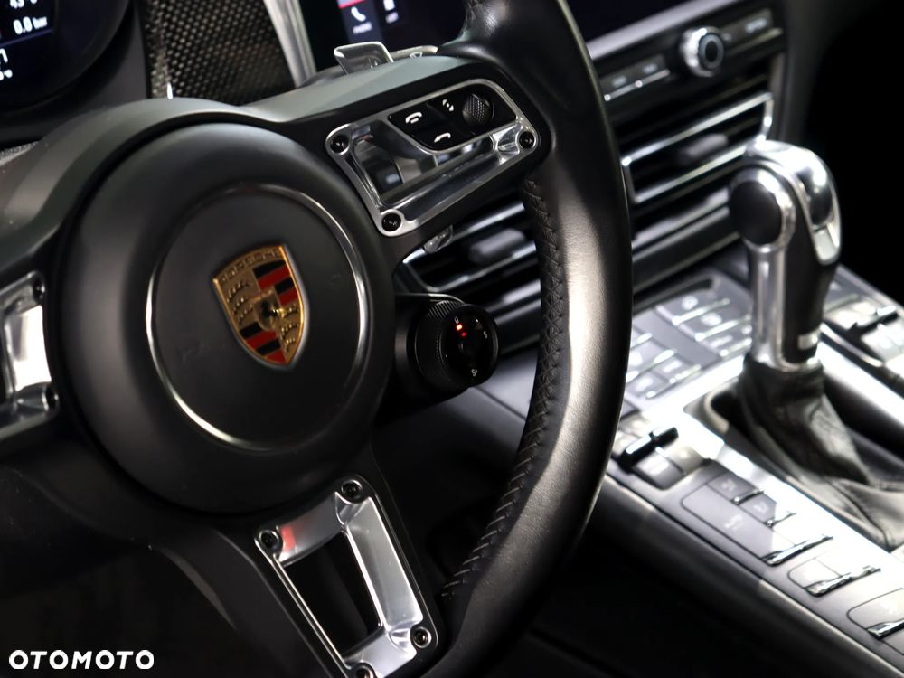 Porsche Macan Turbo - 22