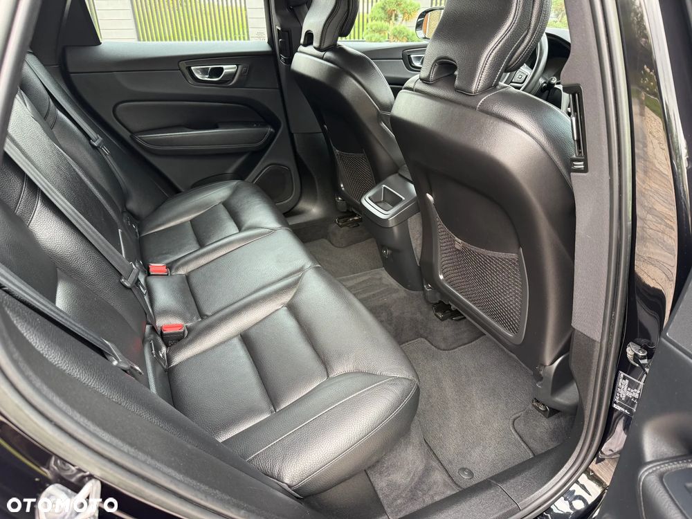 Volvo XC 60 B4 D Ultimate Dark - 37