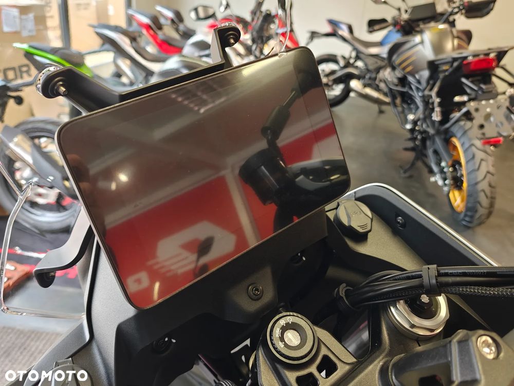 QJMOTOR SRT 600SX - 23