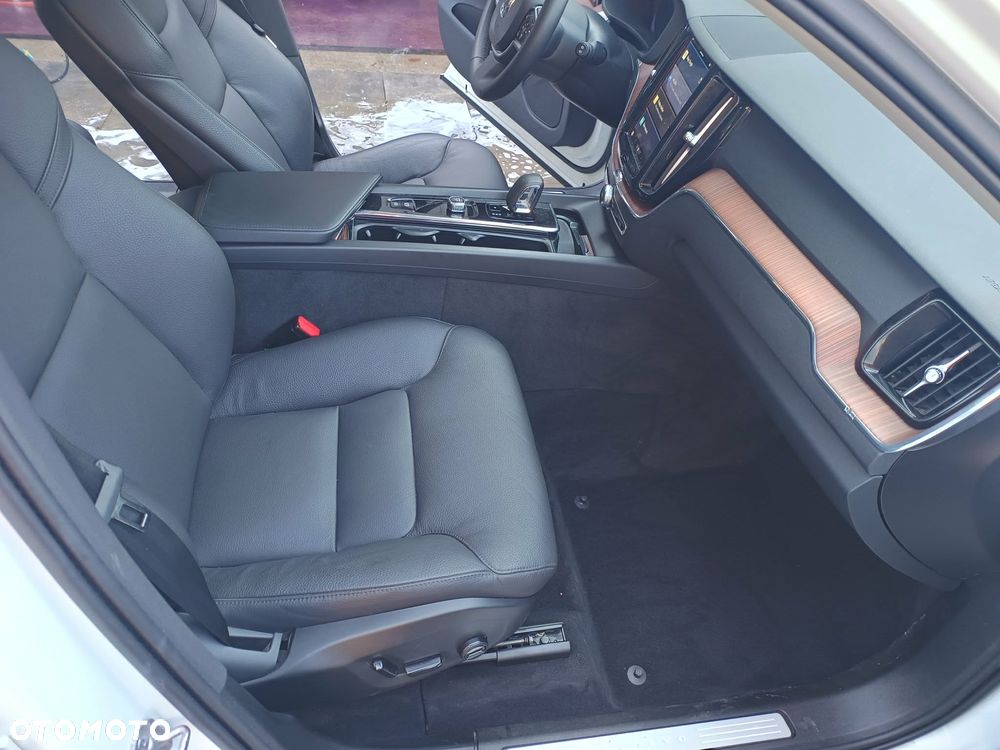 Volvo XC 60 B5 B AWD Plus Dark - 6