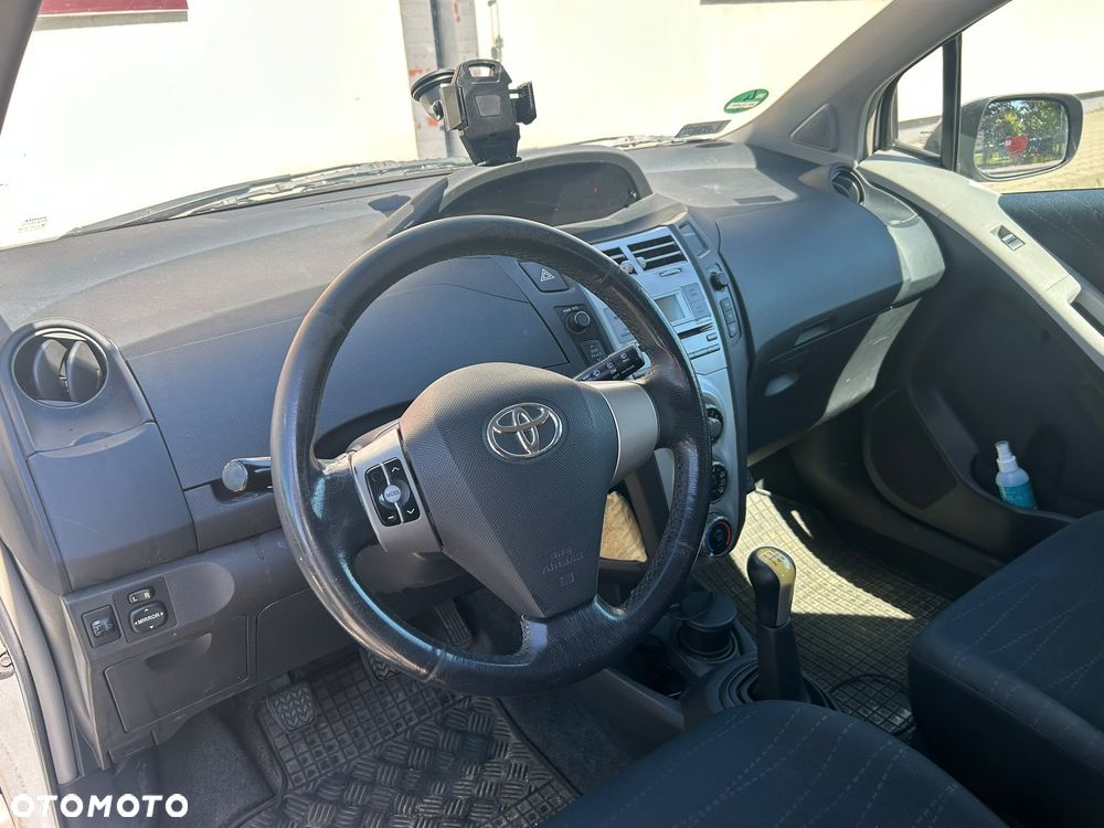 Toyota Yaris 1.3 VVT-i Luna - 6