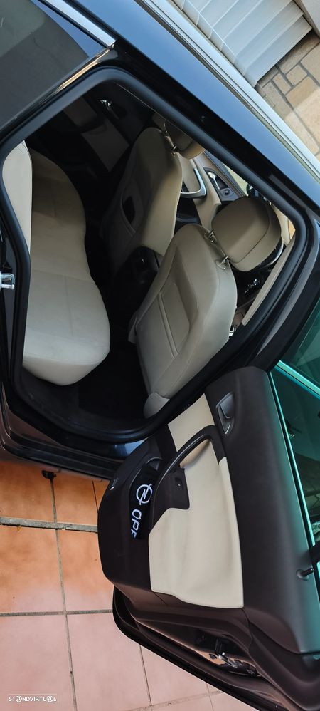 Opel Insignia Sports Tourer - 13