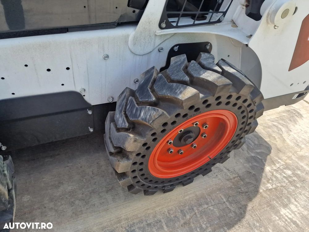 Bobcat S510, ANVELOPE PLINE, USA CABINA, AER CONDITIONAT, ridica 810kg, motor 55CP Kubota, Masa operatinalal 2,8t, L 3,4m x latime 1,75m x inaltime 1,95m, cupa 1mc, posibilitate leasing 41.900 EUR+Tva - 11