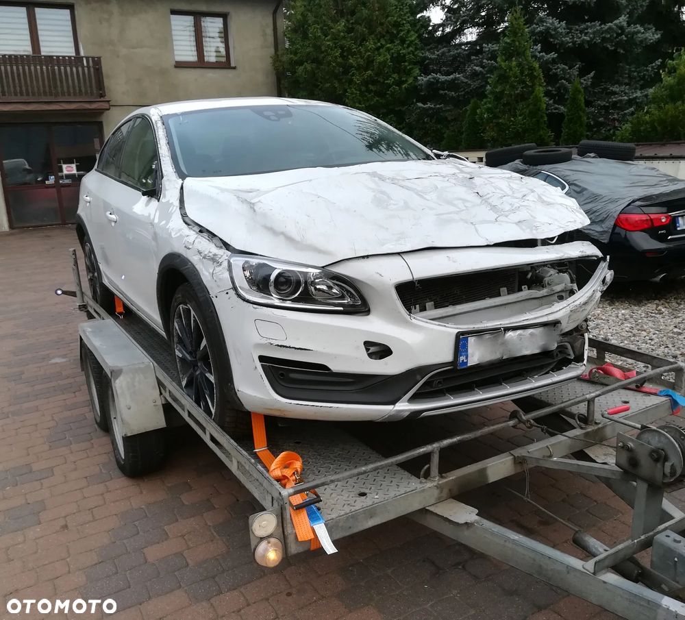 Volvo S60 T5 AWD Momentum - 1