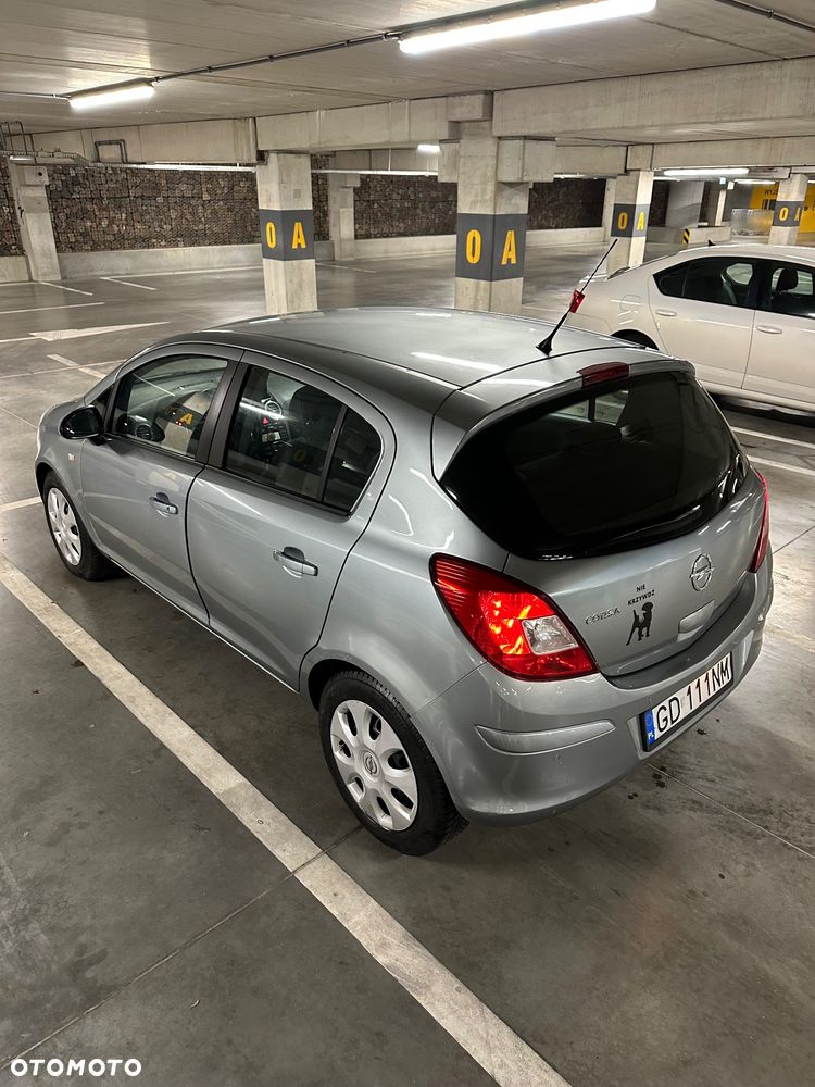 Opel Corsa 1.2 16V Cosmo - 11
