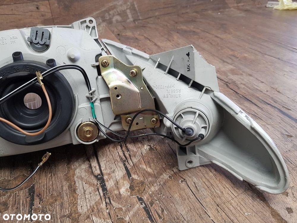 Reflektor lampa Suzuki Burgman AN 250 - 8