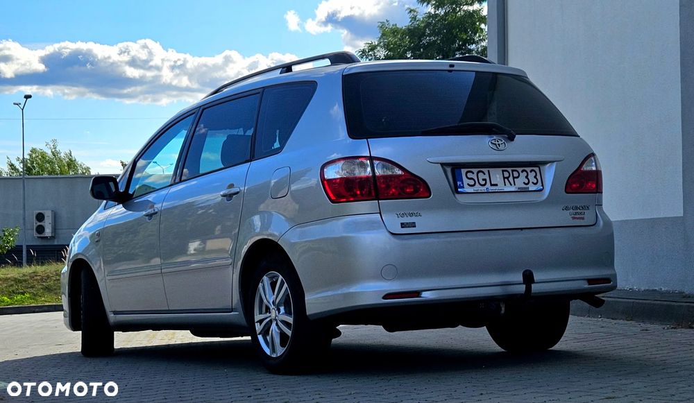 Toyota Avensis Verso 2.0 - 4
