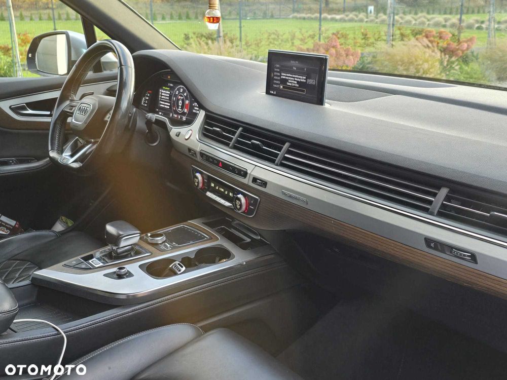 Audi SQ7 - 7