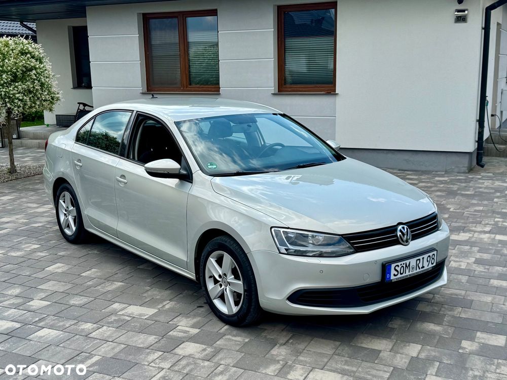 Volkswagen Jetta - 1
