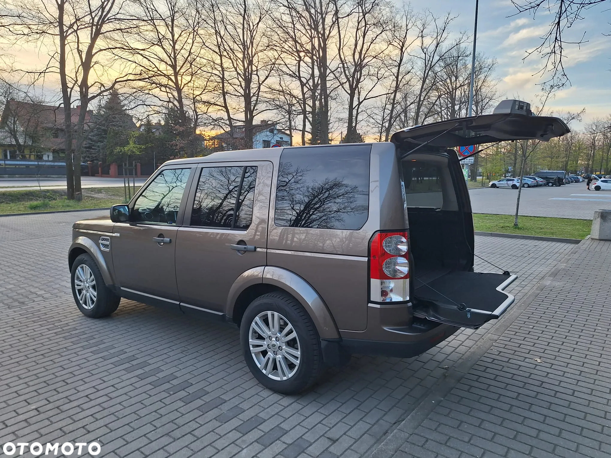 Land Rover Discovery IV 3.0D V6 HSE - 5