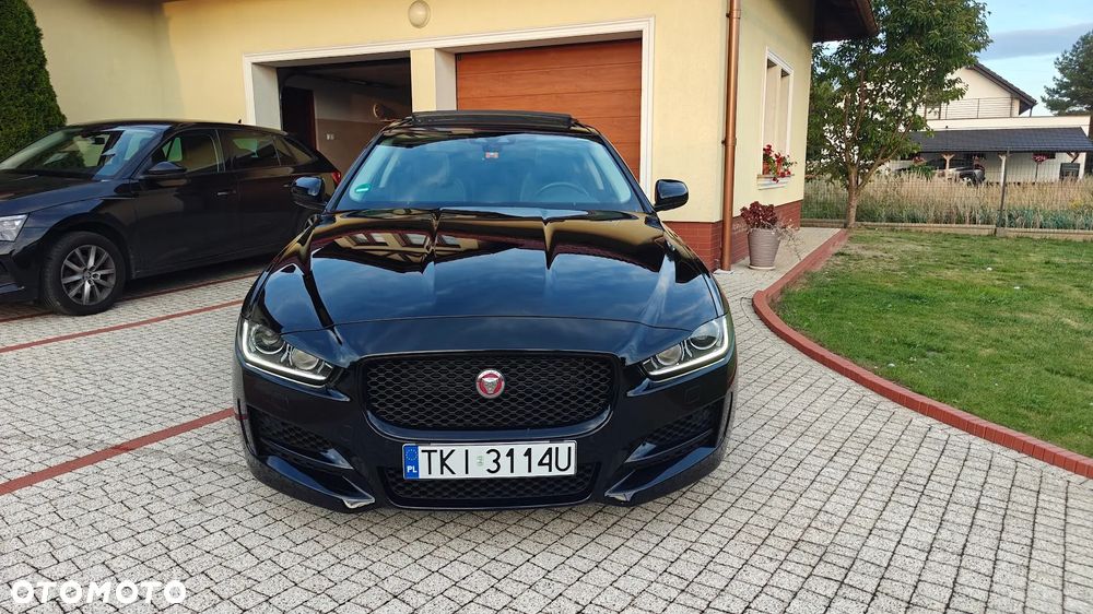 Jaguar XE 2.0 T R-Sport - 3