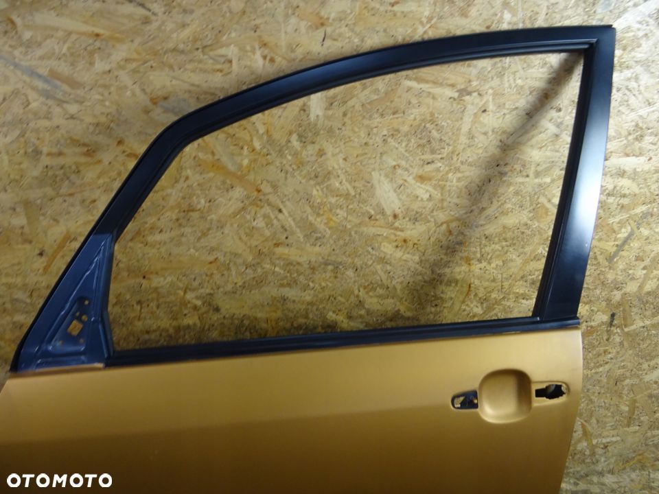 DRZWI LEWY PRZÓD TOYOTA COROLLA VERSO 2.0 D4D - 2