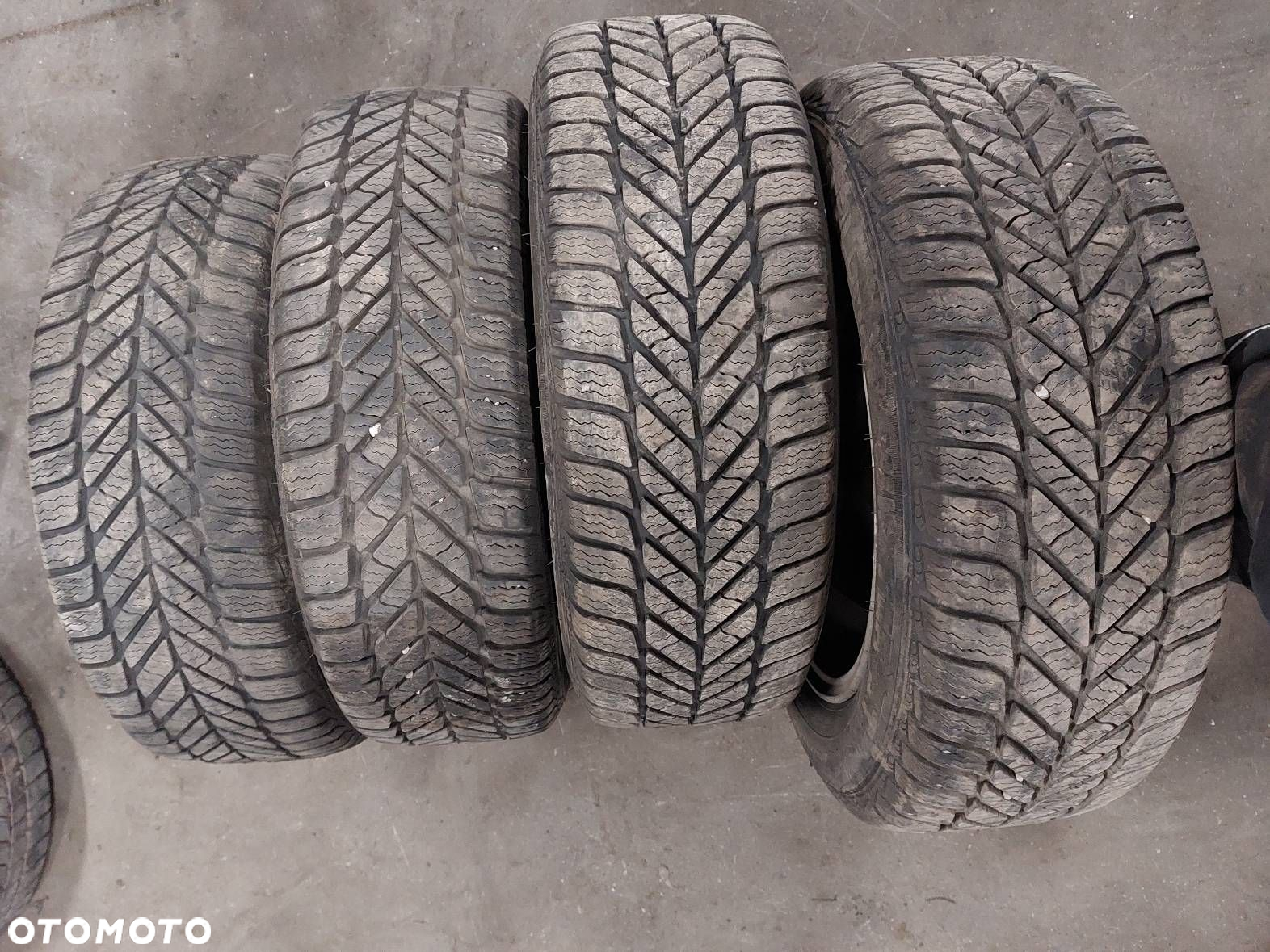 FELGI ALUMINIOWE 4 SZT 30620580 4x114,3 6Jx15 ET44 FI67,1 VOLVO V40 I - 11