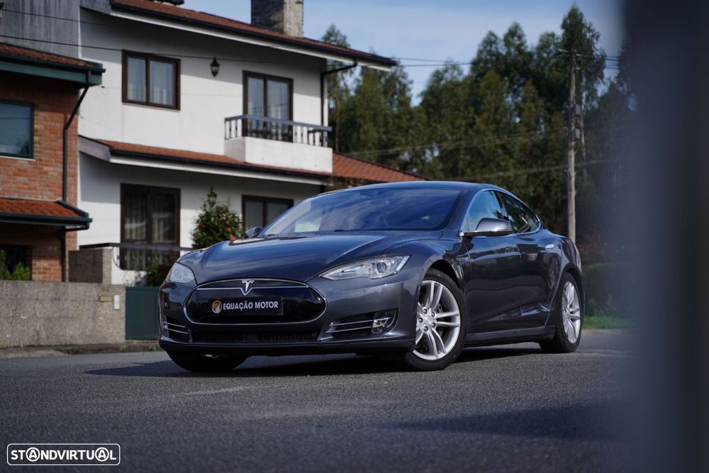 Tesla Model S 85D - 1
