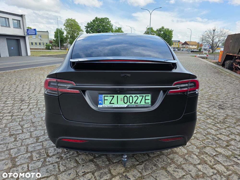 Tesla Model X - 7