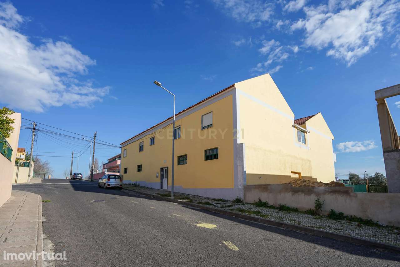 Prédio em Camarate para venda . - Grande imagem: 2/10