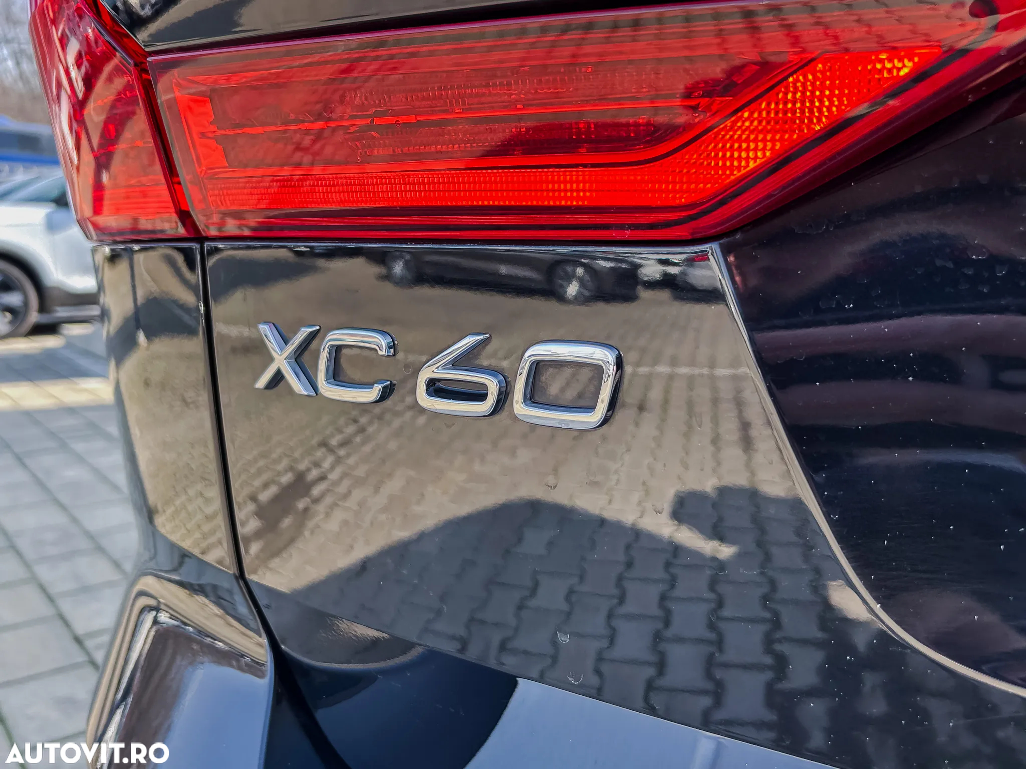 Volvo XC 60 B5 MHEV AT8 AWD Momentum Pro - 9