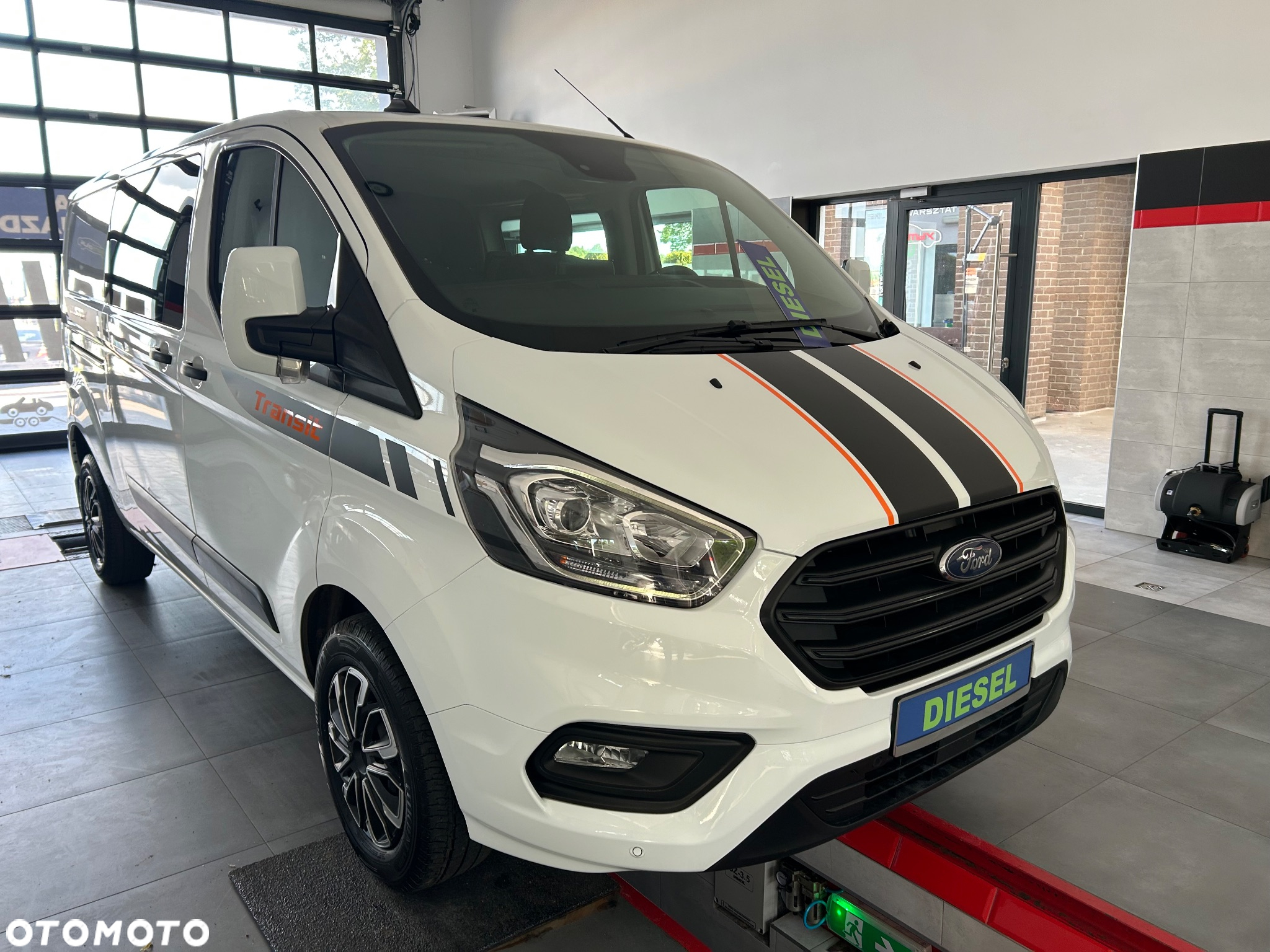Ford Transit Custom 320 L1H2 VA Trend Nugget - 10