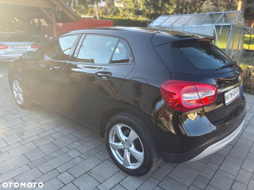 Mercedes-Benz GLA - 16