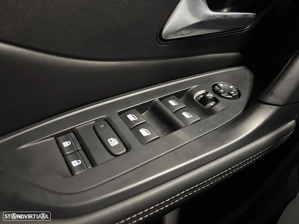 Peugeot 408 1.2 PureTech Allure EAT8 - 18