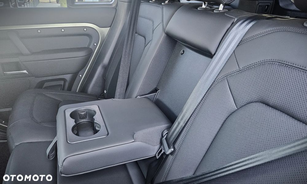 Land Rover Defender - 6