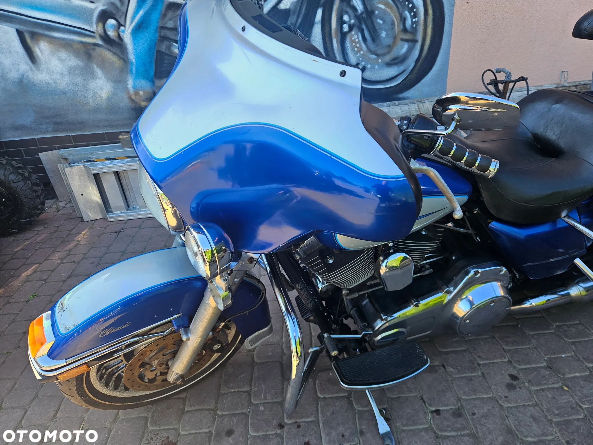 Harley-Davidson FLH Electra Glide - 12