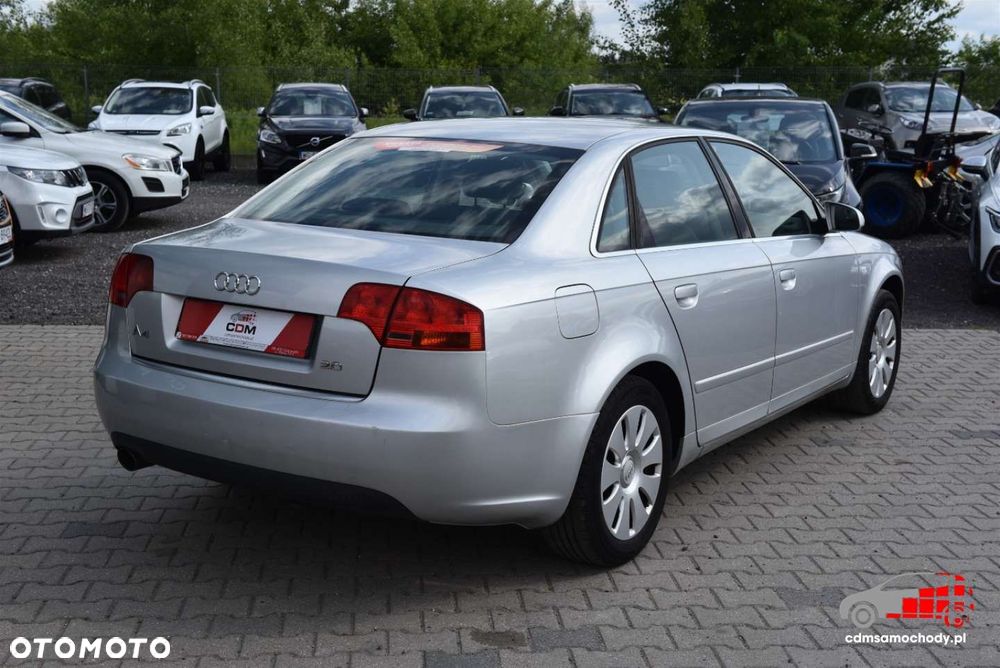 Audi A4 Limousine - 10