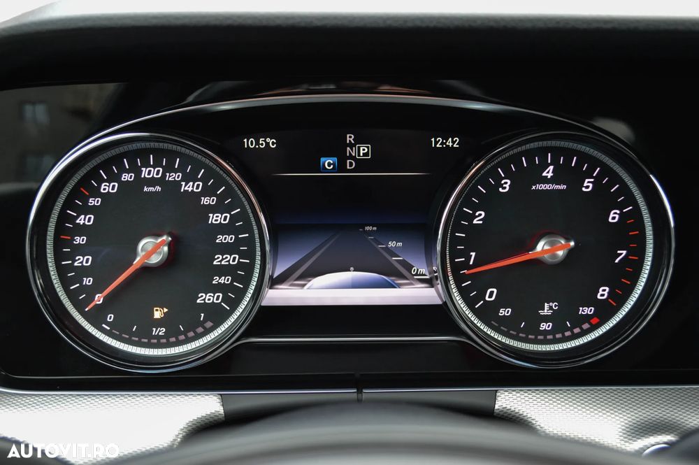 Mercedes-Benz E 200 4Matic 9G-TRONIC Avantgarde - 21