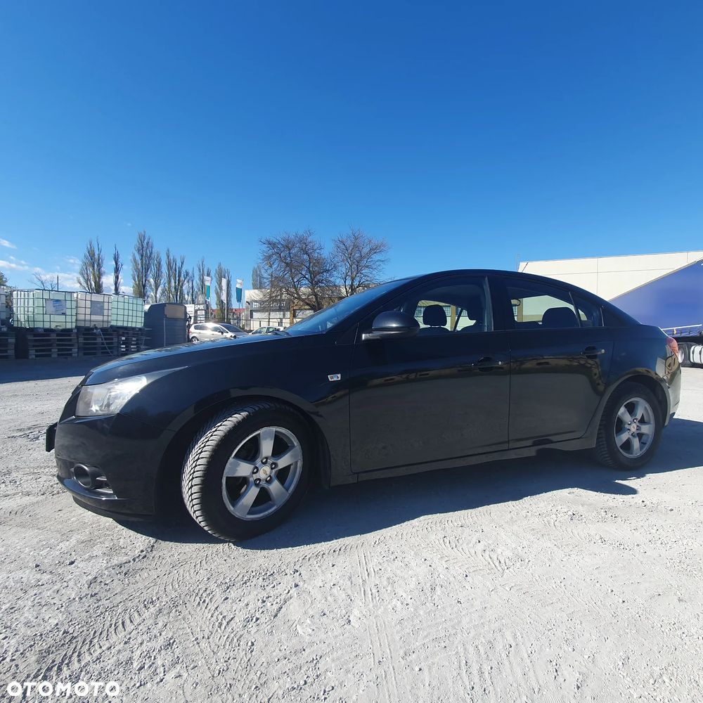Chevrolet Cruze 1.6 LS - 3