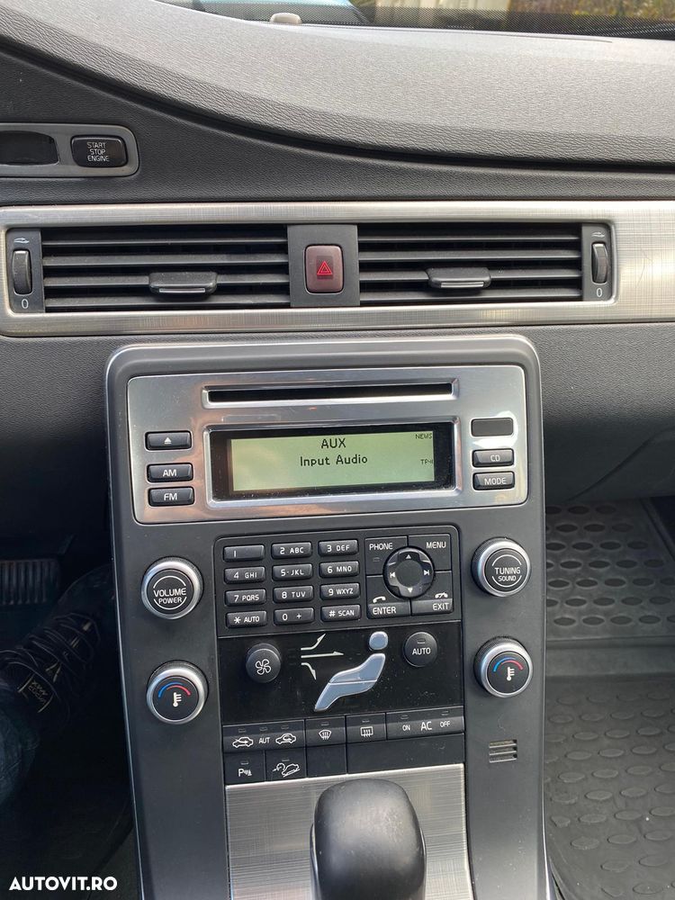 Volvo XC 70 D5 AWD Geartronic Momentum - 8