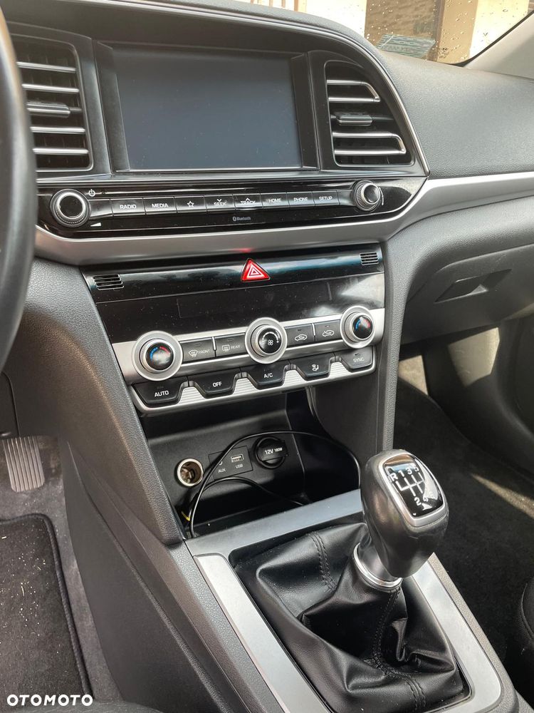 Hyundai Elantra 1.6 Comfort - 8