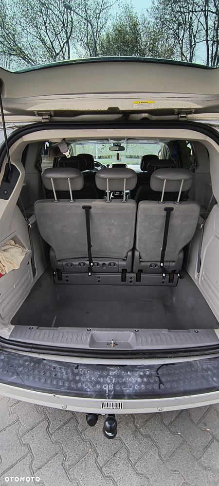 Chrysler Town & Country - 6