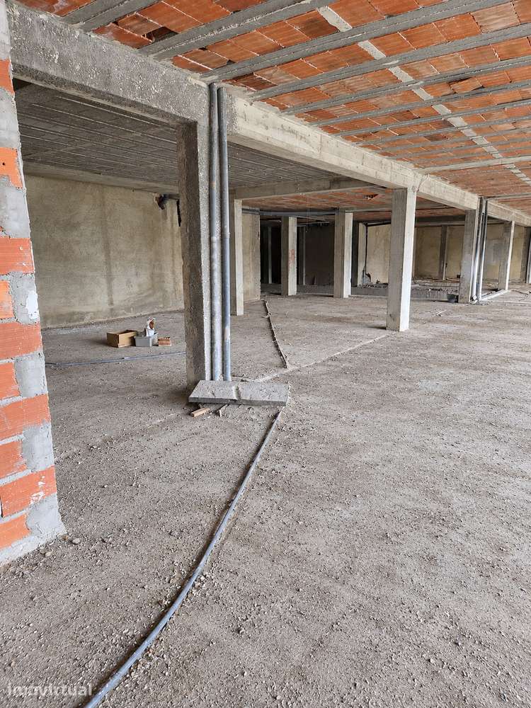 Imóvel comercial em Abade de Neiva com estacionamento - Grande imagem: 4/4